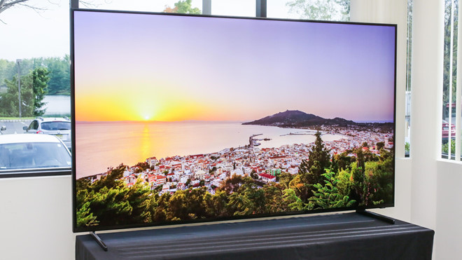 Vài hãng cải thiện công nghệ của TV LED để có chất lượng hiển thị tốt hơn, như công nghệ QLED của Samsung. Về bản chất thì đây vẫn là TV LCD, thua đôi chút so với TV OLED về hình ảnh hiển thị, nhưng có lợi thế về độ bền, độ sáng. Ảnh: Cnet.