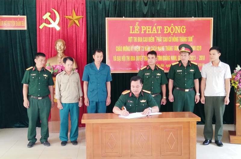 Ban CHQS huyện Đầm Hà kí kết thực hiện đợt thi đua cao điểm năm 2018. 