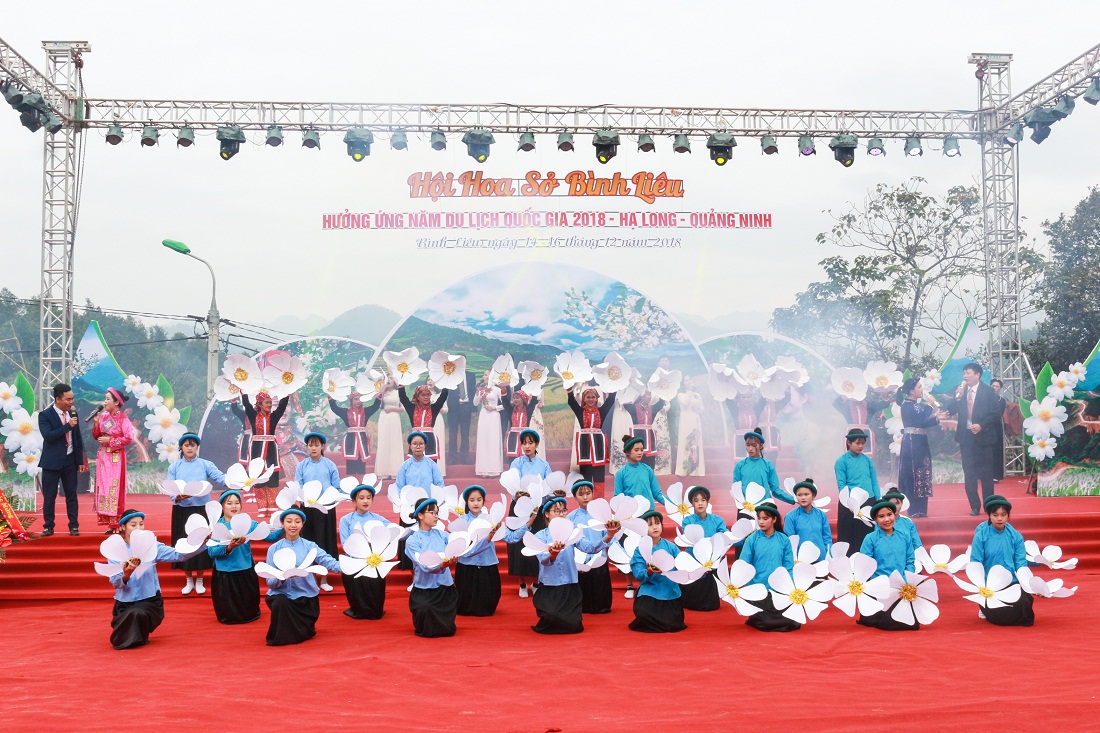Lễ hội hoa Sở hằng năm trở thành nét văn hóa góp phần thúc đẩy phát triển du lịch của huyện Bình Liêu.