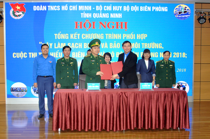 Lãnh đạo Tỉnh Đoàn và BĐBP tỉnh ký kết chương trình phối hợp giai đoạn 2019-2022. Ản: Quang Minh