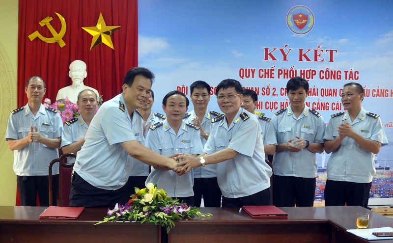 Các đơn vị trực thuộc Hải quan Quảng Ninh ký quy chế phối hợp trong đấu tranh phòng chống vi phạm pháp luật.