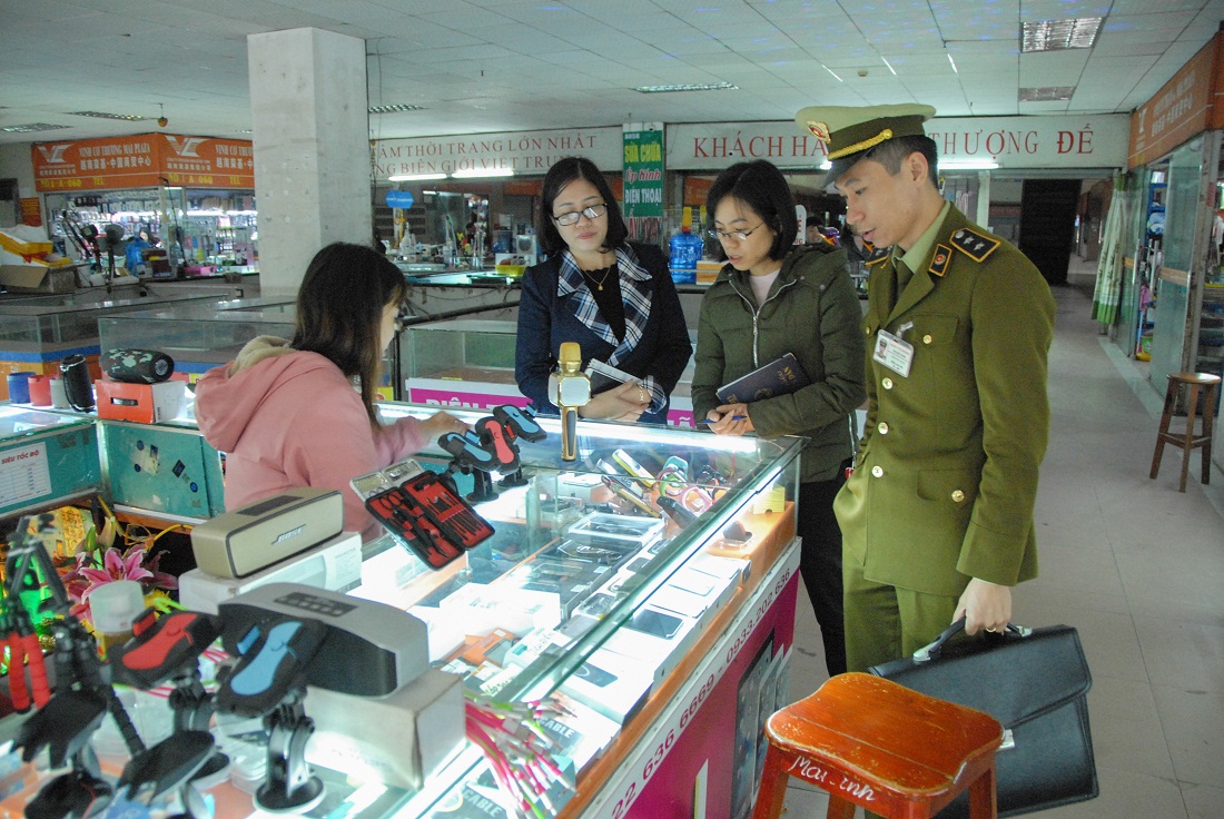 Ban Pháp chế HĐND tỉnh khảo sát thực tế tại Trung tâm thương mại Vinh Cơ (TP Móng Cái).