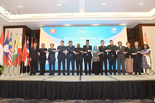 Lãnh đạo Cơ quan Du lịch các quốc gia ASEAN và Ấn Độ chụp hình lưu niệm