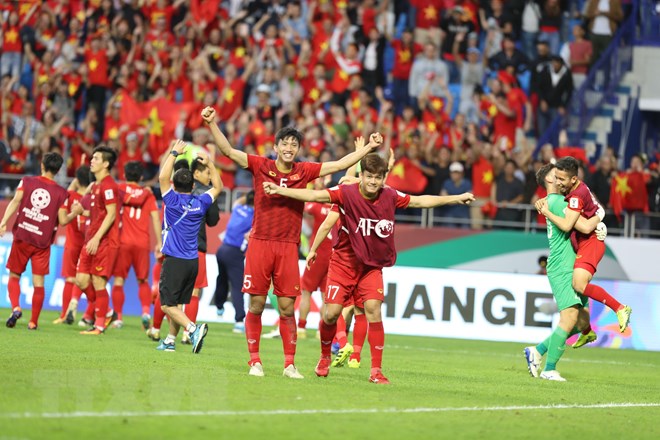 Giành vé vào tứ kết, đội tuyển Việt Nam nhận 'mưa tiền thưởng'