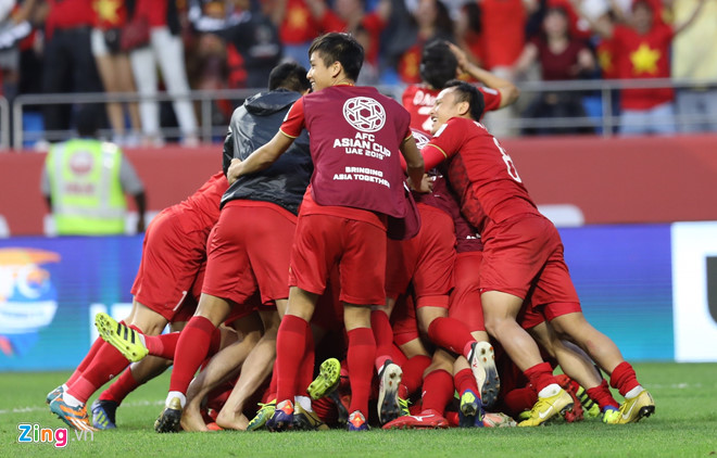 Đội tuyển Việt Nam xuất sắc giành vé vào tứ kết Asian Cup 2019. Ảnh: Minh Chiến.
