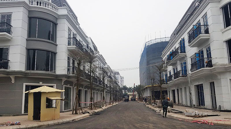 Dự án tổ hợp Trung tâm thương mại và nhà ở liền kề (Shophouse), tại phường Trần Phú của Tập đoàn Vingrurp đang được khẩn trương hoàn thiện.