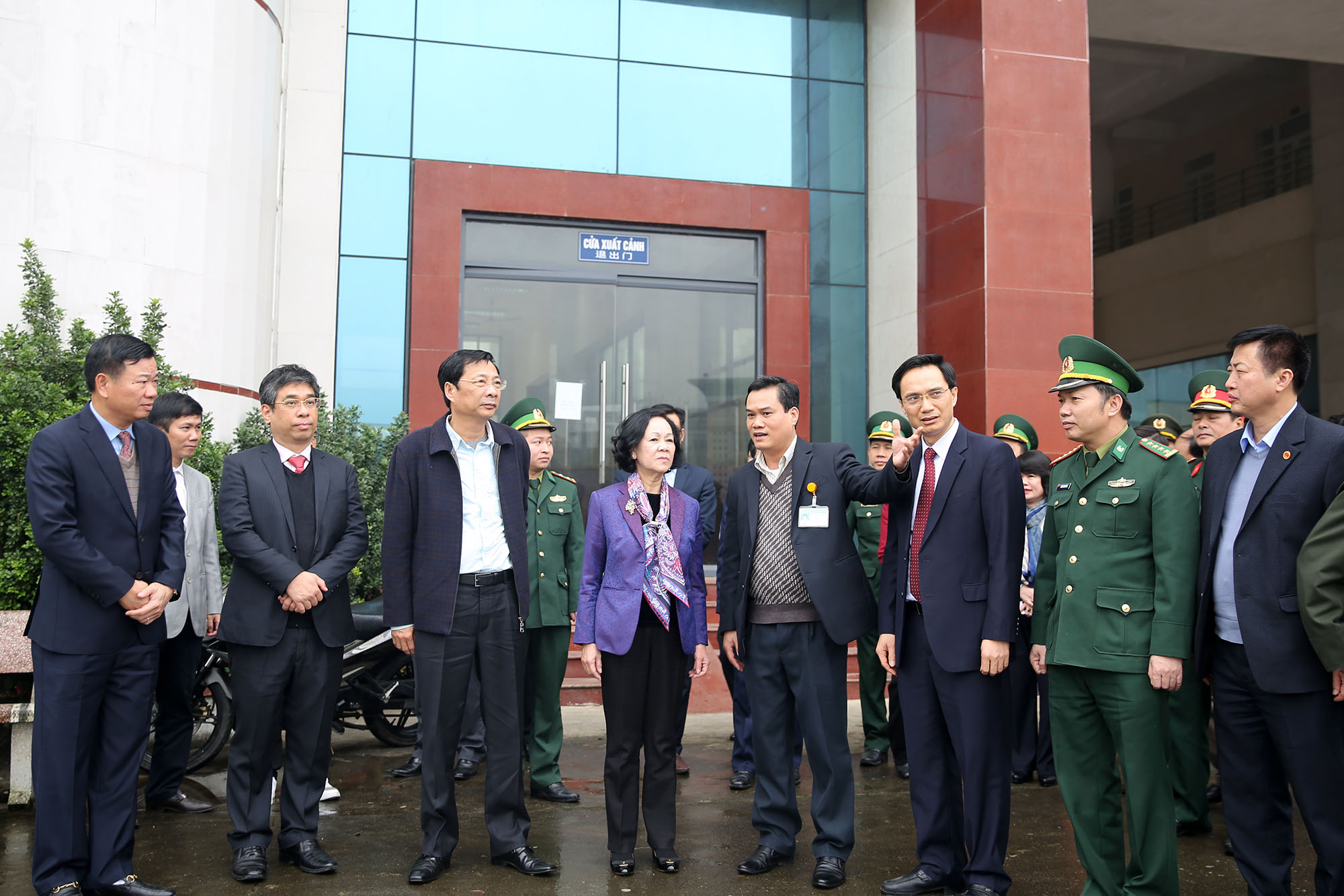 Đoàn công tác tới thăm các đơn vị, lực lượng chức năng đang làm nhiệm vụ tại cửa khẩu Bắc Phong Sinh.