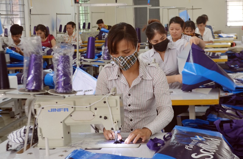 HTX Phụng Hoàng Uông Bí tạo việc làm cho hàng chục lao động chủ yếu người địa phương với mức thu nhập ổn định.