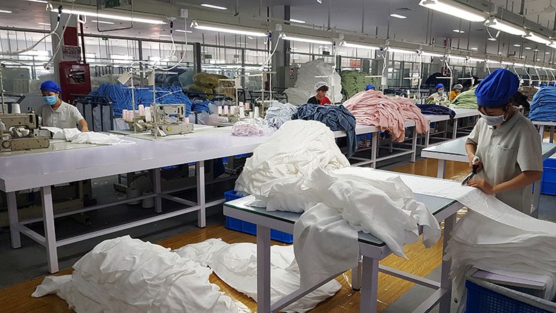 Sản xuất khăn mặt, khăn tắm tại Công ty TNHH Đại Đông Việt Nam (KCN Cảng biển Hải Hà)