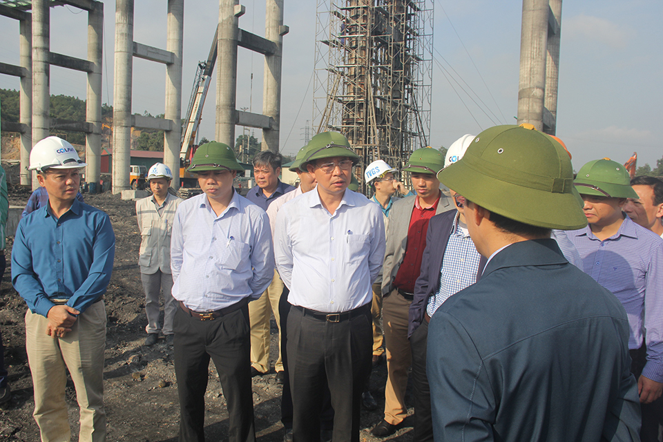 Tổng Giám đốc TKV Đặng Thanh Hải kiểm tra tiến độ xây dựng Trung tâm chế biến và kho than tập trung vùng Hòn Gai.