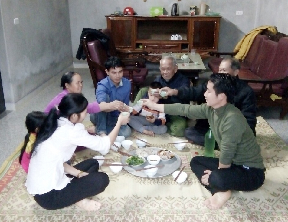 Gia đình anh Lý Văn Châu (thôn Tài Phán, xã Yên Than, huyện Tiên Yên) sum họp đầm ấm trong căn nhà mới xây dịp Tết Nguyên đán 2019.