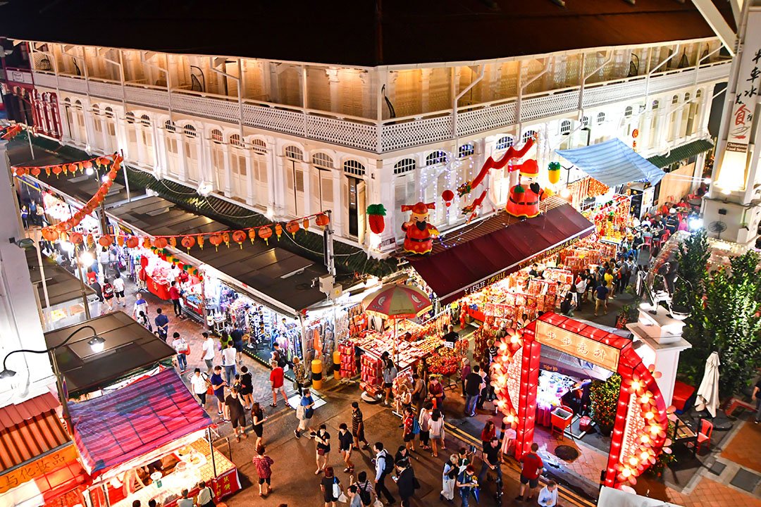 Một khu phố ẩm thực tại Singapore thu hút nhiều khách tham quan trong dịp năm mới.