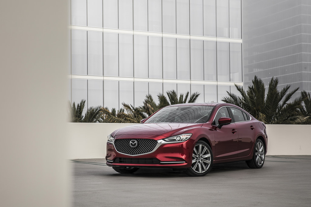 Mazda6 có giá bán mềm hơn so với các đối thủ trong phân khúc sedan hạng D. Ảnh: Carscoops.