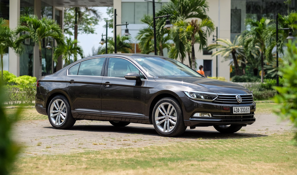 Volkswagen Passat BlueMotion phù hợp với nhóm khách hàng trung niên thích sự tiện dụng và đơn giản. Ảnh: Thế Anh.