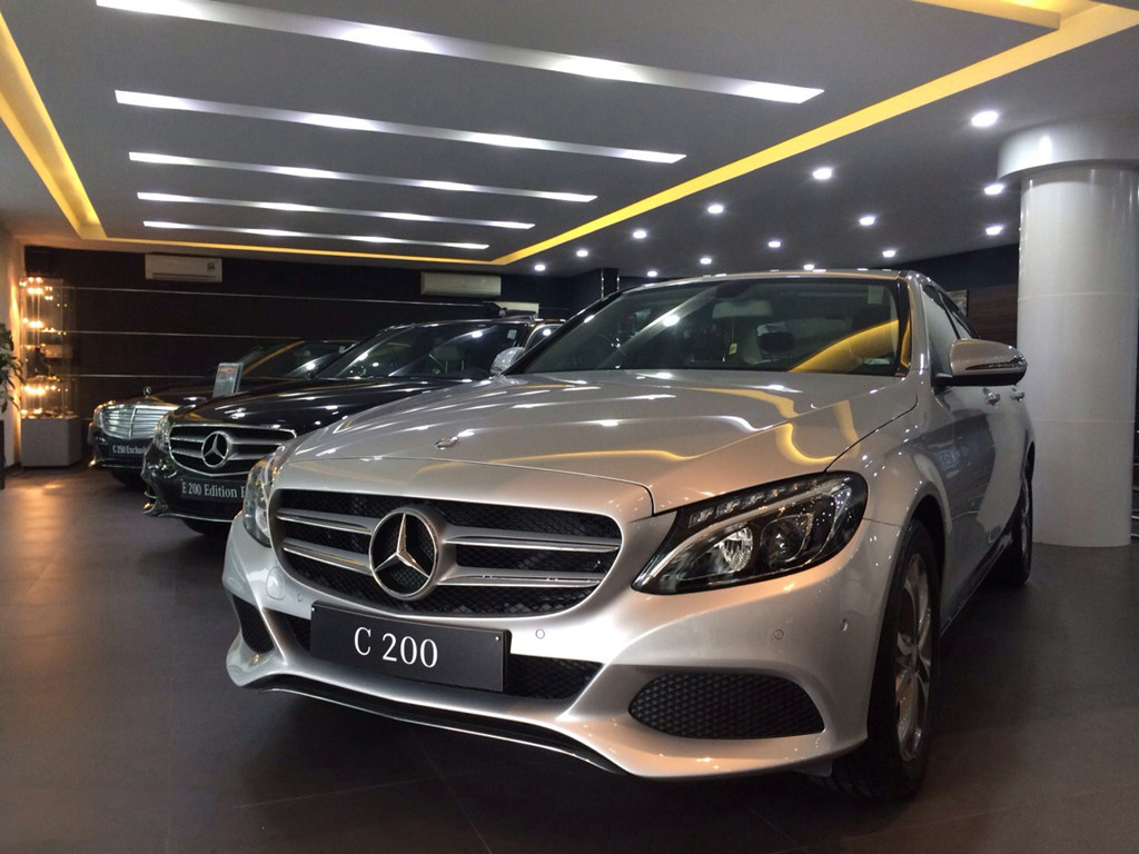 Mercedes-Benz C200 là phiên bản thấp nhất và rẻ nhất trong gia định C-Class.