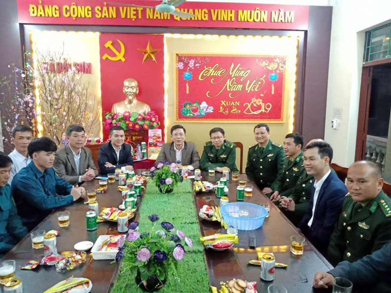 Cùng đón xuân với Đảng bộ, chính quyền xã Hải Sơn.