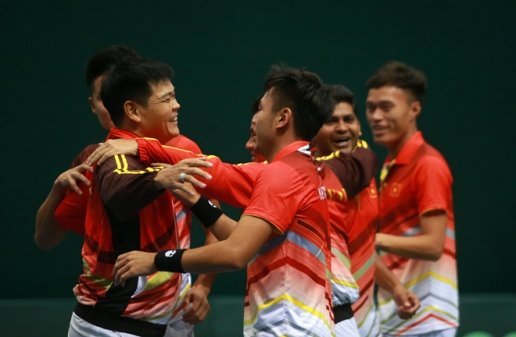  Đội tuyển Davis Cup Việt Nam ăn mừng chiến thắng. Ảnh: VTF.