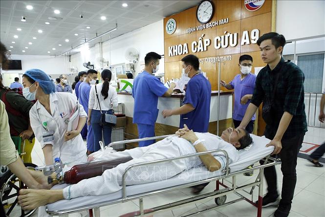 Khoa Cấp cứu - Bệnh viện Bạch Mai liên tục tiếp nhận các ca cấp cứu trong tình trạng bệnh rất nặng. Ảnh: Dương Ngọc/TTXVN
