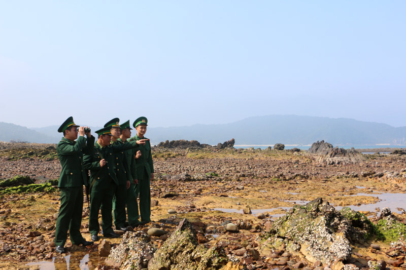 Các chiến sĩ Đồn Biên phòng đảm bảo tuần tra, kiểm soát giữ vững an ninh trật tự trên địa bàn