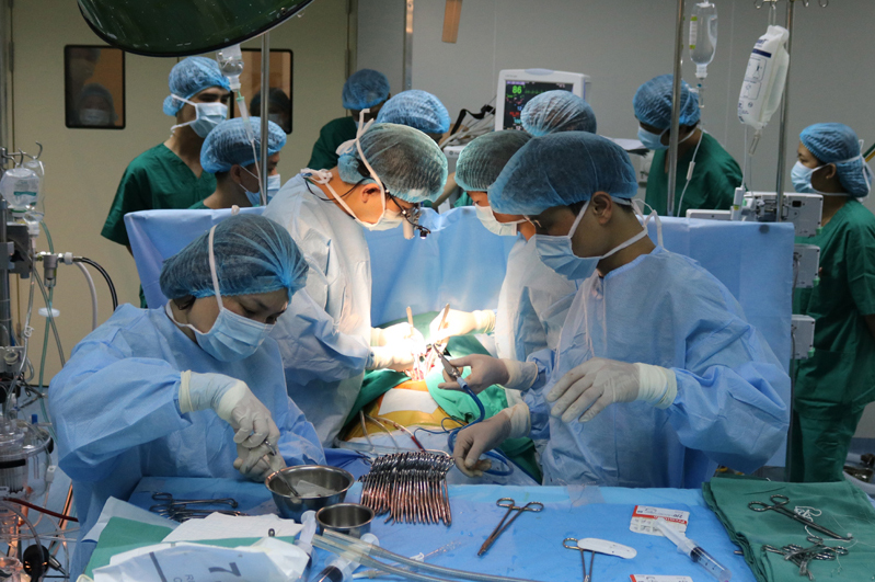 Bệnh viện Việt Nam - Thụy Điển Uông Bí phẫu thuật tim hở, một kỹ thuật y học khó