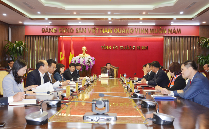 Đồng chí Nguyễn Văn Đọc, Bí thư Tỉnh ủy, Chủ tịch HĐND tỉnh Quảng Ninh phát biểu tại hội nghị.