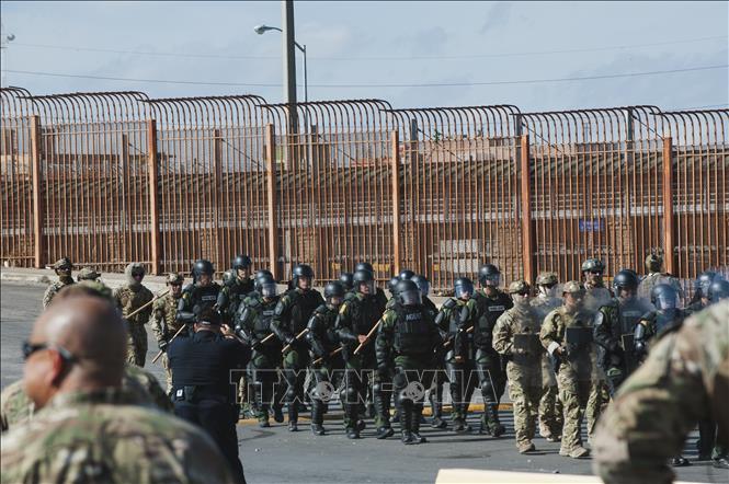Binh sĩ Mỹ tham gia cuộc diễn tập tại khu vực Hidalgo, Texas, biên giới với Mexico, ngày 5/11/2018. Ảnh: AFP/TTXVN