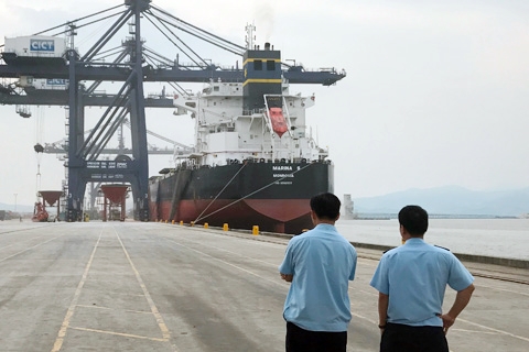Chi cục Hải quan cửa khẩu cảng Cái Lân giám sát hoạt động XNK hàng hóa qua cảng Cái Lân