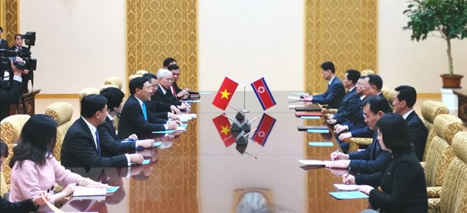 Phó Thủ tướng, Bộ trưởng Ngoại giao Việt Nam Phạm Bình Minh và Bộ trưởng Ngoại giao Triều Tiên Ri Yong-ho trong cuộc hội đàm tại Bình Nhưỡng ngày 13/2/2019. (Nguồn: TTXVN phát)