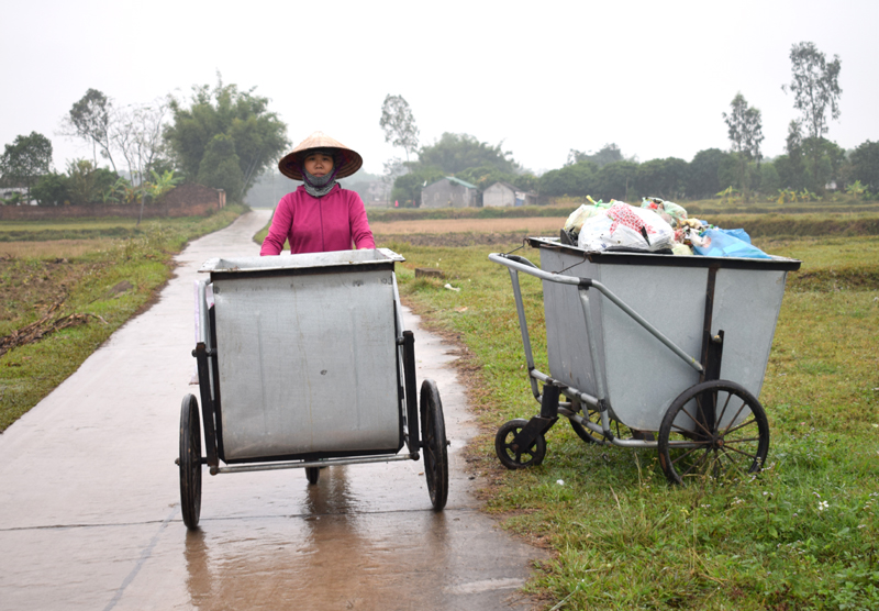 Chị Nguyễn Thị Ngát, thôn Tân Mai, xã Tân Lập (huyện Đầm Hà) được hỗ trợ nhà và được tạo việc làm luôn tại xã để thoát nghèo bền vững