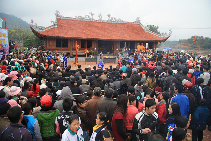 Lễ hội đình Lục Nà hằng năm luôn thu hút rất đông du khách. Ảnh: Cấn Đình Loan
