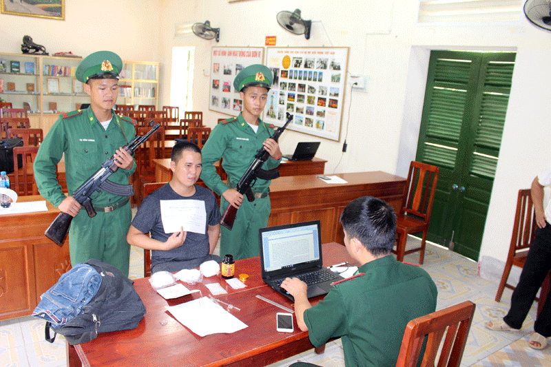 Đồn Biên phòng Bắc Sơn phối hợp với Đội đặc nhiệm phòng, chống ma túy và tội phạm, BĐBP tỉnh đã bắt giữ đối tượng vận chuyển hàng trăm viên ma túy tổng hợp.