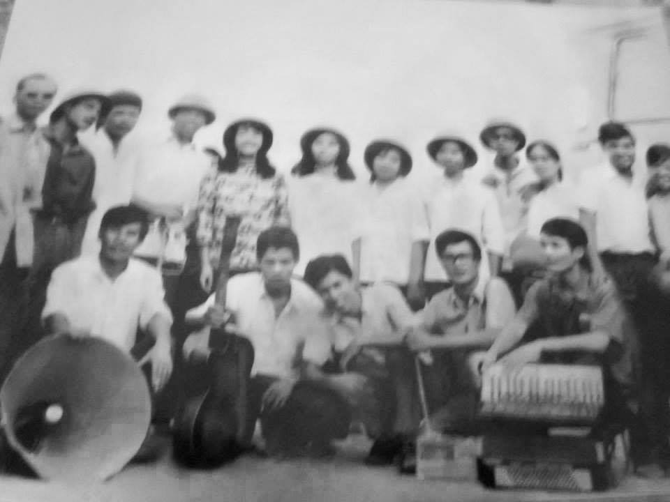 Đoàn văn công xung kích Quảng Ninh tại biên giới năm 1979.