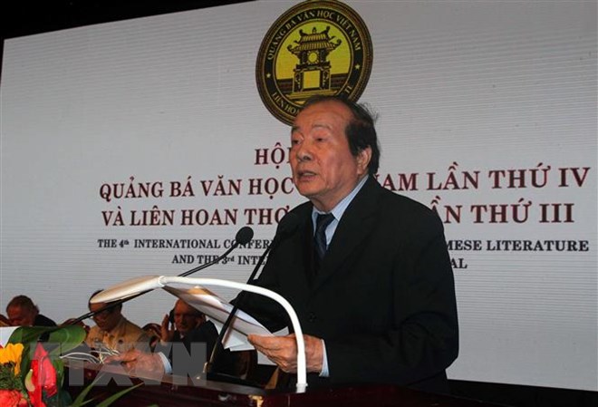 Nhà thơ Hữu Thỉnh, Chủ tịch Hội Liên hiệp các Hội Văn học nghệ thuật Việt Nam phát biểu. (Ảnh: Quang Quyết/TTXVN)