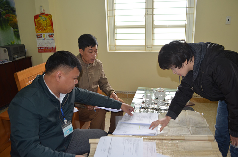 Theo ông Vũ Khắc Hoàn, chủ tịch UBND xã Hiệp Hòa, bản đồ địa chính và giấy chứng nhận quyền sử dụng đất cấp năm 2015 cho hộ gia đình ông Chuyên thể hiện ngõ đi rộng 2m.