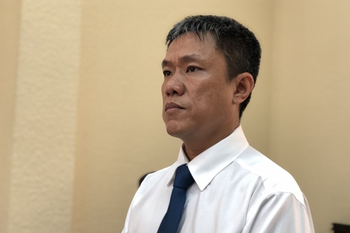 Họa sĩ Lê Linh trong phần tuyên án. Ảnh: Mai Nhật.