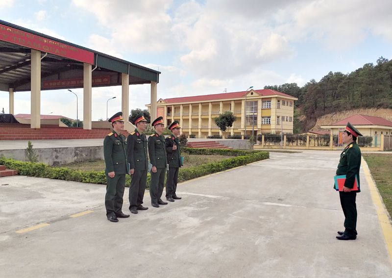 Đại đội 2 (Trung đoàn 244) tổ chức phê duyệt giáo án huấn luyện chính trị