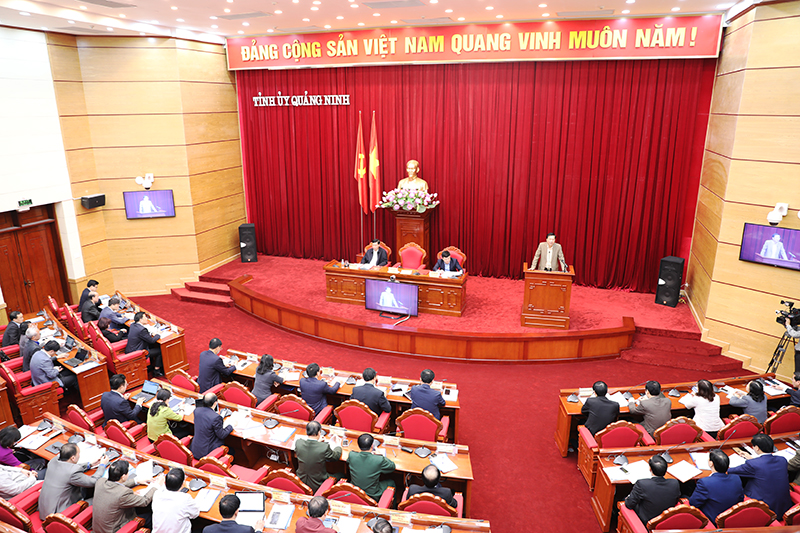 Bí thư Tỉnh ủy Nguyễn Văn Đọc chủ trì cuộc họp.