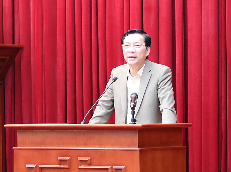 Bí thư Tỉnh ủy Nguyễn Văn Đọc kết luận cuộc họp.