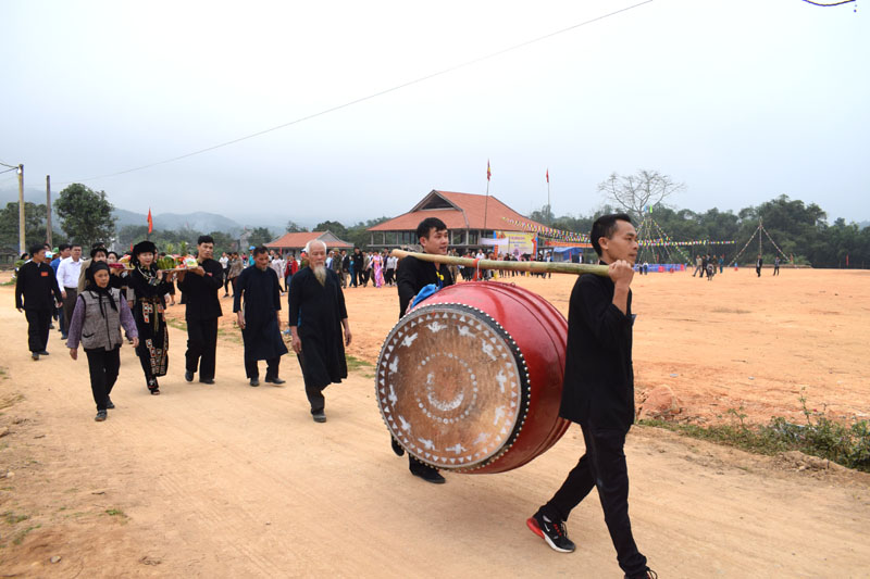 Năm nay là năm đầu tiên Lễ hội Đồng Đình được tổ chức tại Khu Văn hóa dân tộc Tày huyện Tiên Yên tại thôn Đồng Đình, xã Phong Dụ