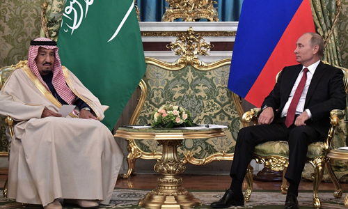 Quốc vương Saudi Arabia Salman bin Abdulaziz Al Saud và Tổng thống Nga Vladimir Putin tại Điện Kremlin trong một chuyến thăm Nga. Ảnh: Anadolu Agency