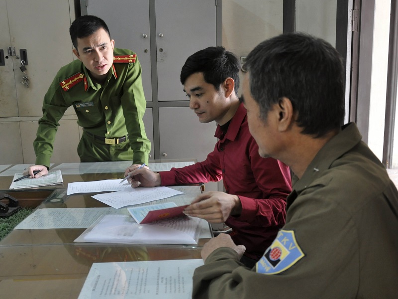 Công an phường Quang Hanh thường trực giải quyết các yêu cầu chính đáng của công dân tại địa phương.