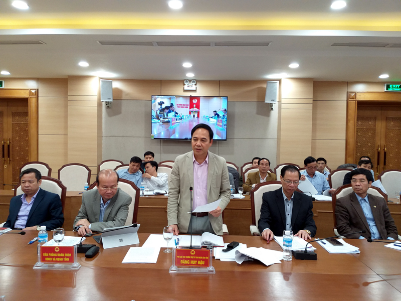 Đồng chí Đặng Huy Hậu, Uỷ viên BTV Tỉnh uỷ, Phó Chủ tịch Thường trực UBND tỉnh tiếp thu các ý kiến của Đoàn giám sát