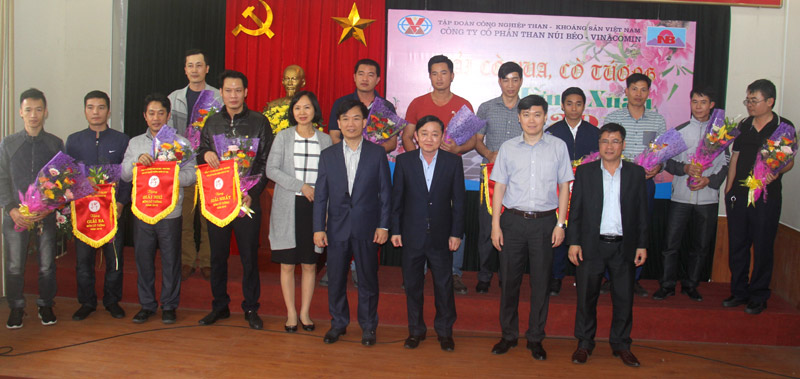 Ngày 22/2, tại Nhà sinh hoạt Văn hóa - Thể thao của doanh nghiệp (phường Hồng Hà, TP Hạ Long), Công ty CP Than Núi Béo- Vinacomin đã tổ chức Giải cờ vua, cờ tướng mừng xuân 2019.
