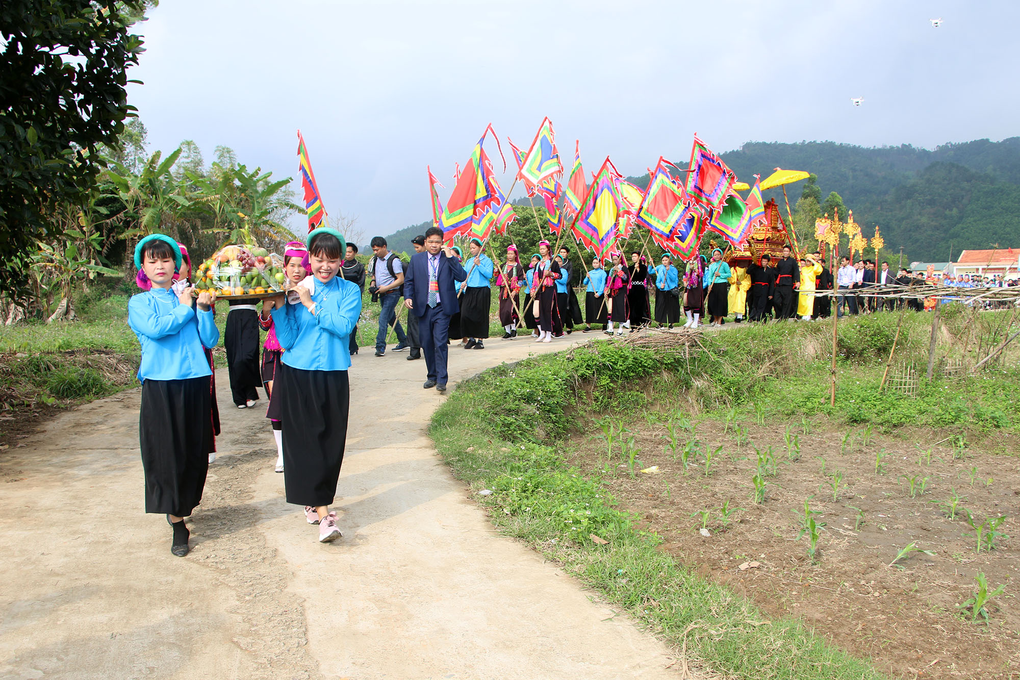 Lễ rước thành hoàng Hoàng Cần tại lễ hội đình Lục Nà năm 2019.