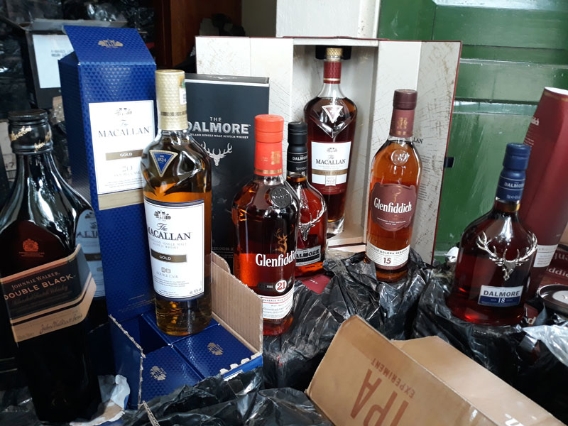 1.185 chai rượu do nước ngoài sản xuất không rõ nguồn gốc bị CBCS Đồn Biên phòng Bắc Sơn thu giữ ngày 23/2/2019.