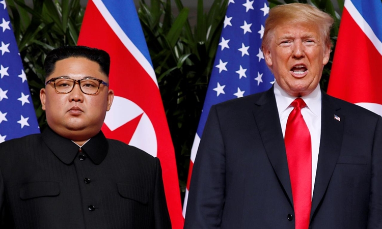 Chủ tịch Triều Tiên Kim Jong-un (trái) và Tổng thống Hoa Kỳ Donald Trump 
