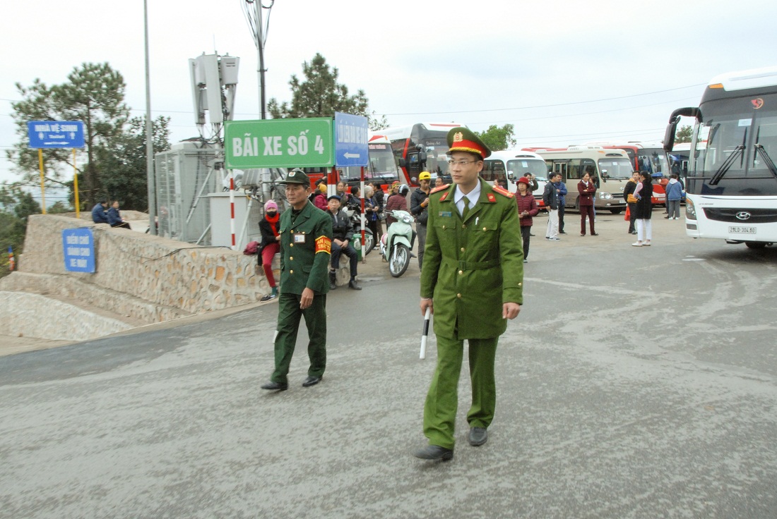 Lực lượng chức năng tăng cường tuần tra, bảo đảm an ninh trật tự lễ hội Chùa Ba Vàng.
