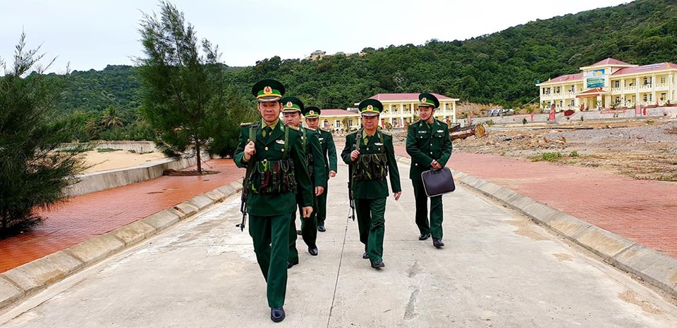 Bộ đội biên phòng trên đảo Trần.