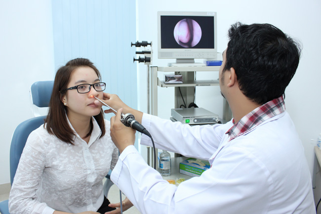 Nội soi tai mũi họng Nội soi là biện pháp cần thiết trong chẩn đoán bệnh TMH nhưng cần đề phòng tai biến.