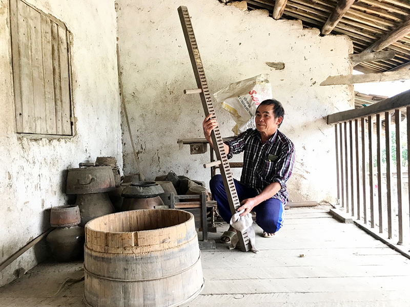 Ông Bàn Ngọc Sinh còn lưu giữ được nhiều vật dụng,đồ dùng sinh hoạt và nông cụ có tuổi đời hàng chục năm.